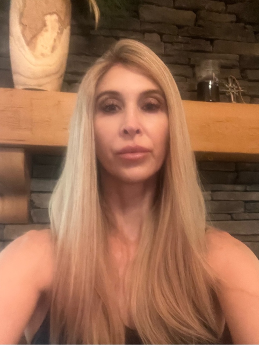 Sleek Straight Light Blonde Women's Wig – Smooth Everyday Style